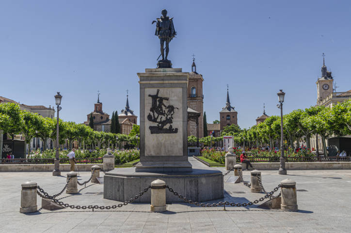 23 - Comunidad de Madrid - Alcala de Henares - plaza de Cervantes